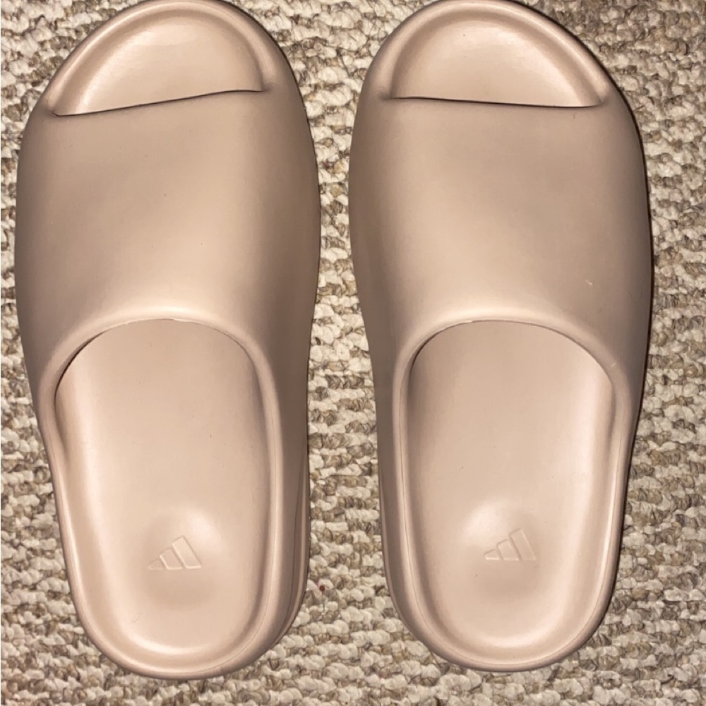 Yeezy slides “Pure”